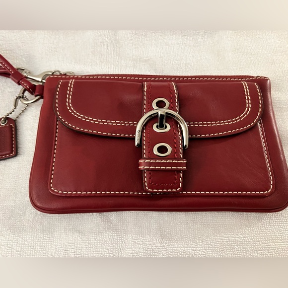 vintage Coach Soho leather wristlet in red - Picture 2 of 7